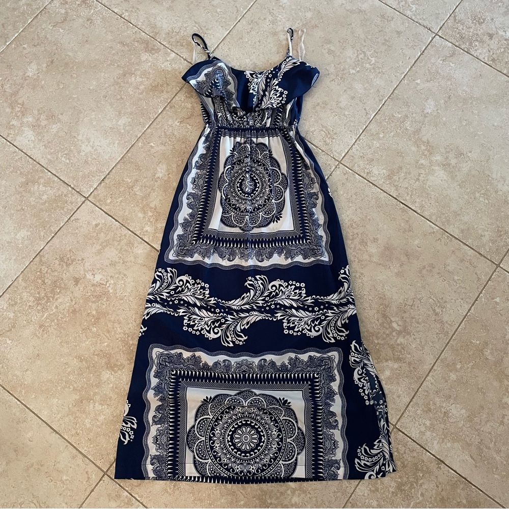 Mediterranean porcelain style print maxi dress